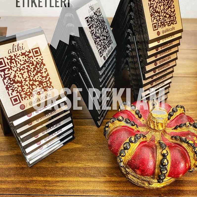 pleksi etiket kare kodlu